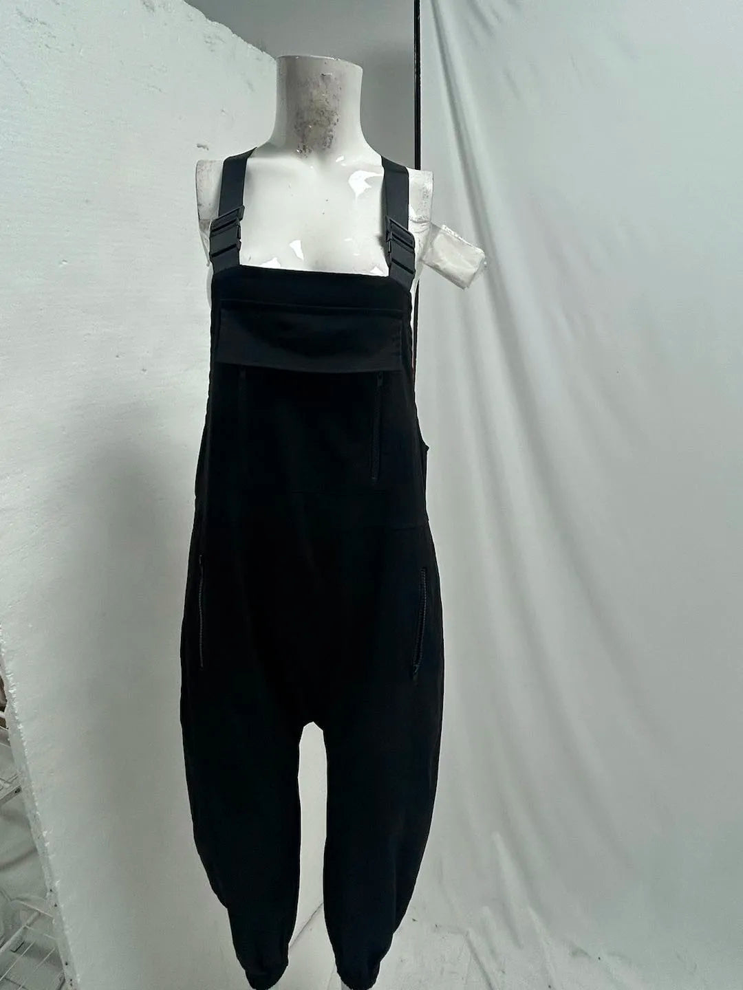Women’s Casual Sleeveless Wide-Leg Jumpsuit with Pockets – Adjustable Straps